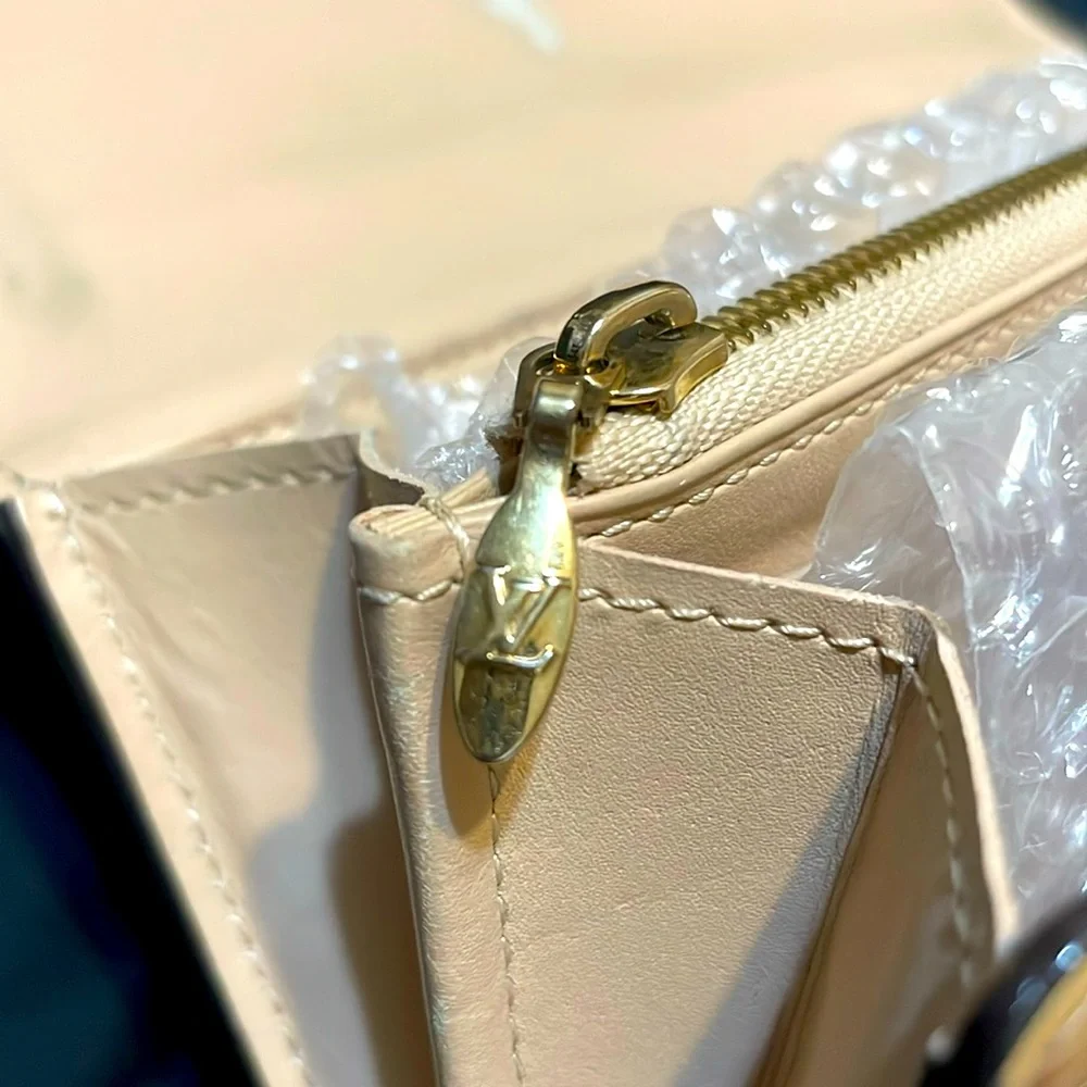 LV Louis Vuitton Louise patent clutch wallet - Picture 9 of 13